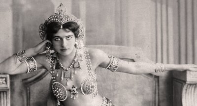 Mata Hari Wearing a Jeweled Bikini by Unbekannt Unbekannt